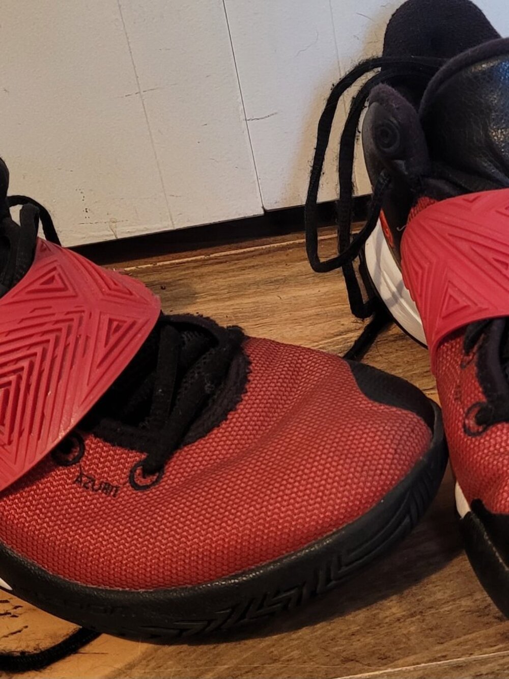 NIKE Kyrie Flytrap Basketball Shoes in Red/Black, VGUC, Sz 7.5